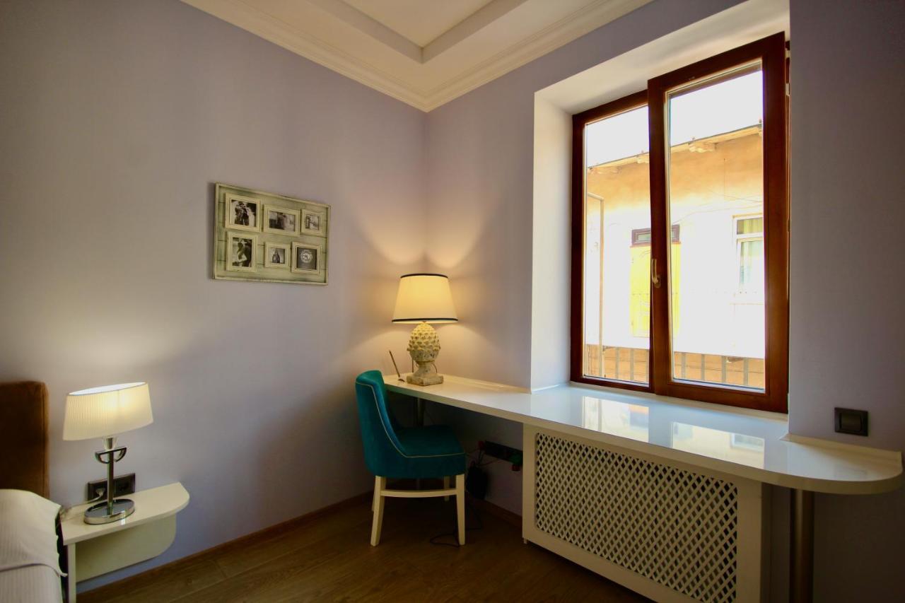 Romantic Lux Vivaldi Suite Svobode Avenue 39 Lviv Exterior photo