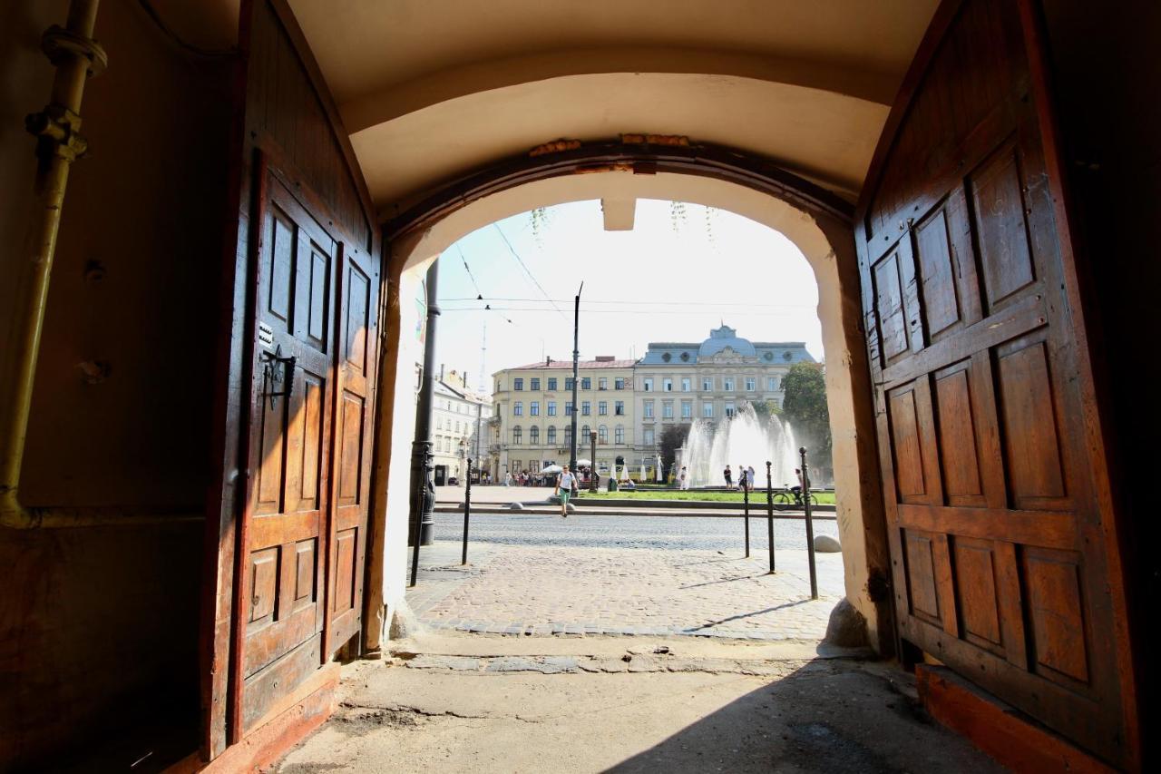 Romantic Lux Vivaldi Suite Svobode Avenue 39 Lviv Exterior photo